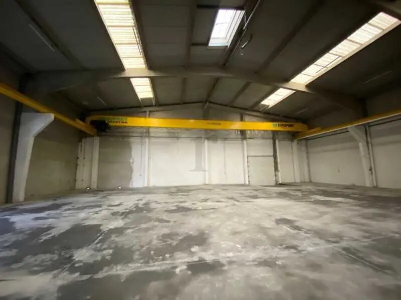 Office in Templeuve for lease Interior Photo- Image 1 of 6