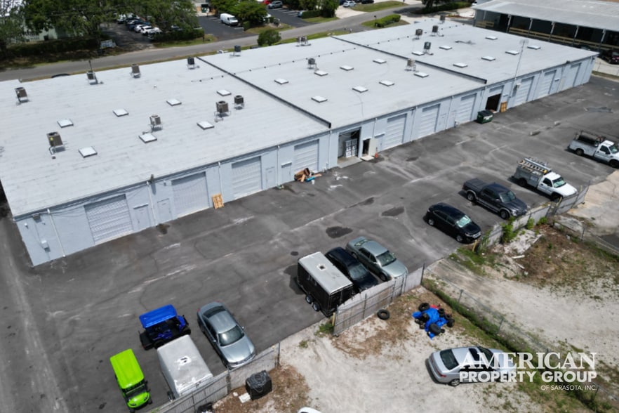 6111-6121 Clark Center Ave, Sarasota, FL for lease - Building Photo - Image 2 of 2
