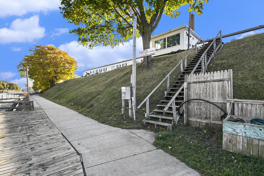 520 Water St, Manistee, MI for sale - Building Photo - Image 3 of 16