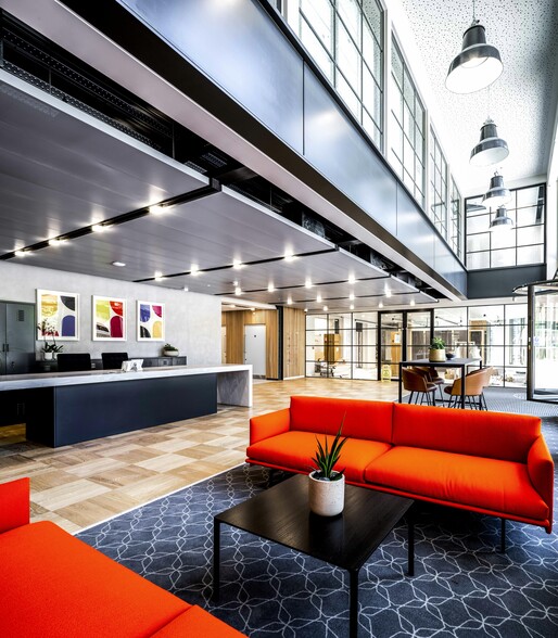 10 Bricket Rd, St Albans for lease - Interior Photo - Image 2 of 8