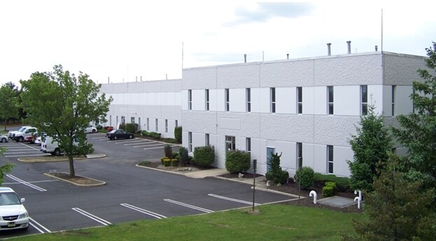 17 Edgeboro Rd, East Brunswick, NJ for sale Primary Photo- Image 1 of 1