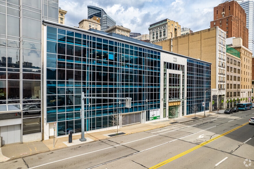 225 Boulevard of the Allies, Pittsburgh, PA for lease - Building Photo - Image 1 of 6