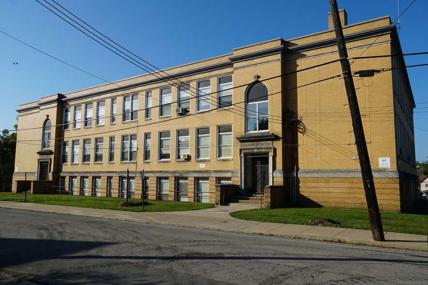 1099 Allison Ave, Washington, PA 15301