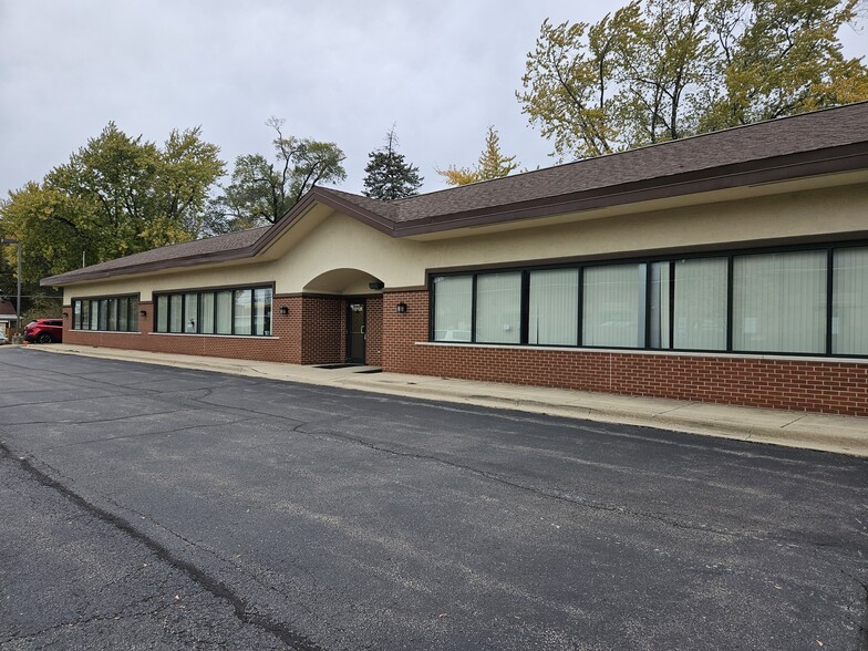 932 N Wright St, Naperville, IL for lease - Building Photo - Image 2 of 42