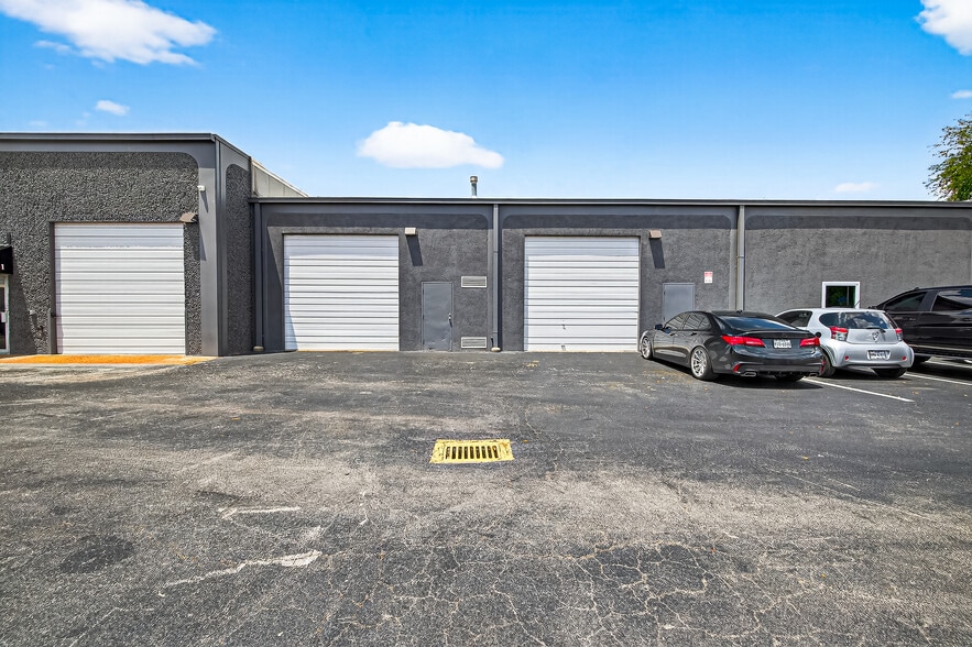 6315 Skyline Dr, Houston, TX for lease - Building Photo - Image 1 of 14