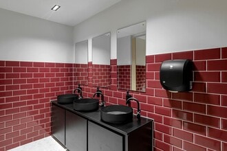 Trim St, Bath for lease Interior Photo- Image 2 of 7