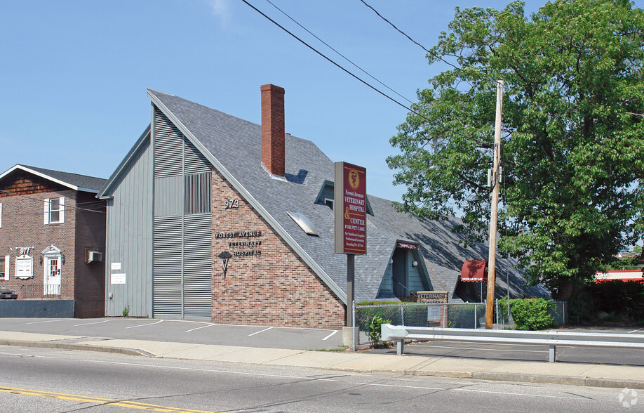 975 Forest Ave, Portland, ME for sale - Primary Photo - Image 1 of 1