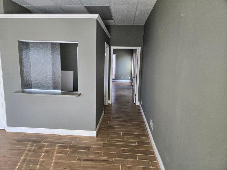 622 SW 3rd St, Lees Summit, MO for lease - Building Photo - Image 2 of 6