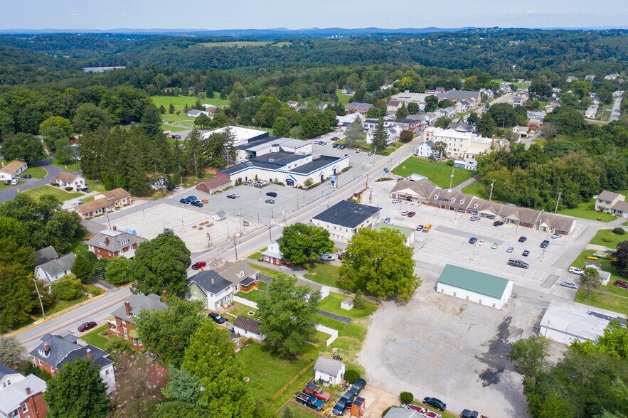 35 N Main St, Jacobus, PA 17407