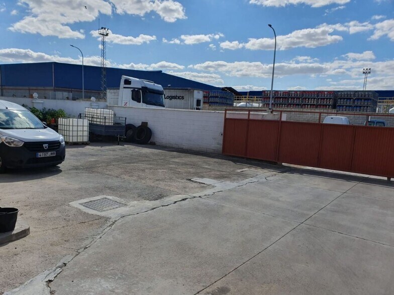 Industrial in Dos Hermanas for sale - Building Photo - Image 1 of 12