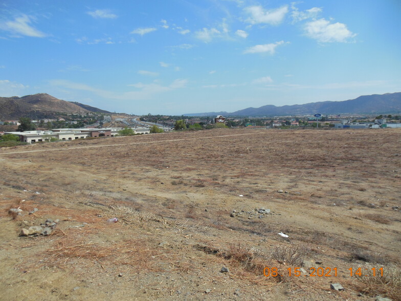 NWC Canyon Estate Drive & Summer Hill Drive, Lake Elsinore, CA for sale - Building Photo - Image 1 of 4