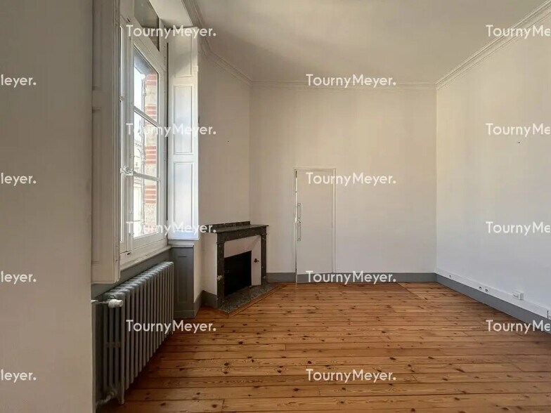 Office in Toulouse for lease - Building Photo - Image 2 of 10