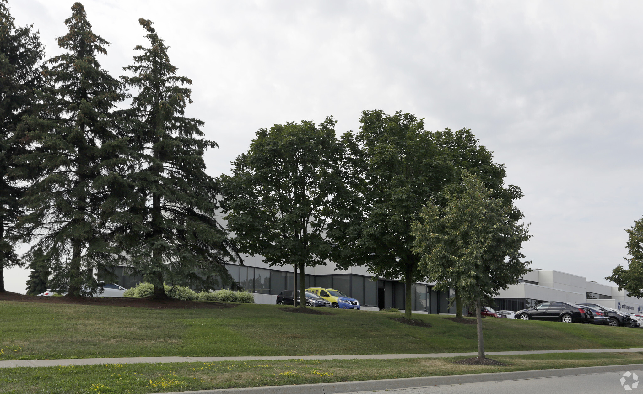 2320 Bristol Cir, Oakville, ON for lease Primary Photo- Image 1 of 8