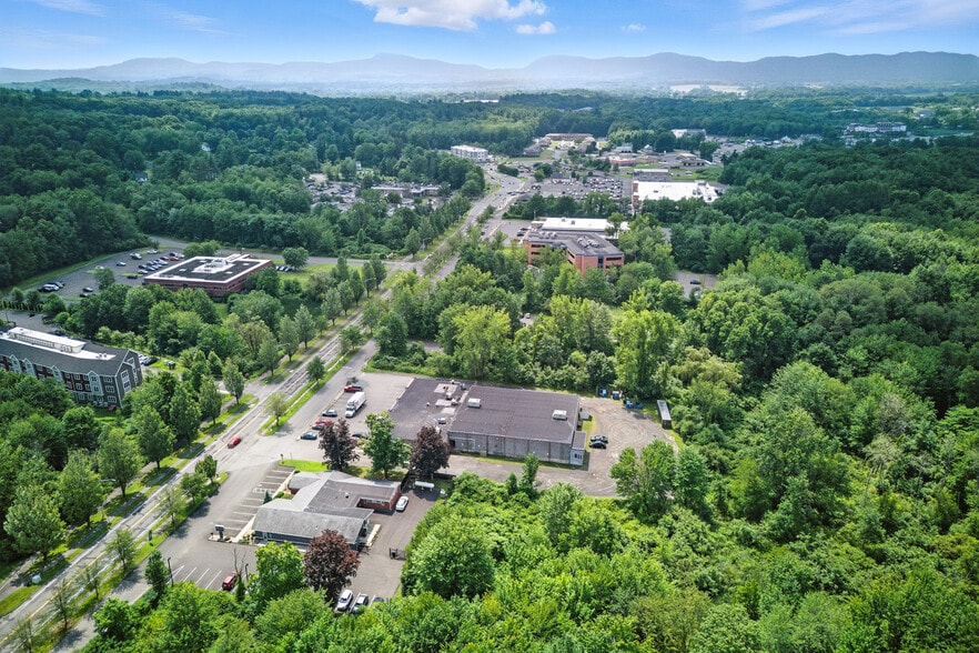 65 University Dr, Amherst, MA for lease - Building Photo - Image 3 of 4