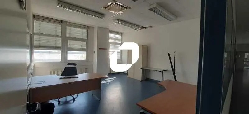 Office in Goussainville for lease - Interior Photo - Image 3 of 8