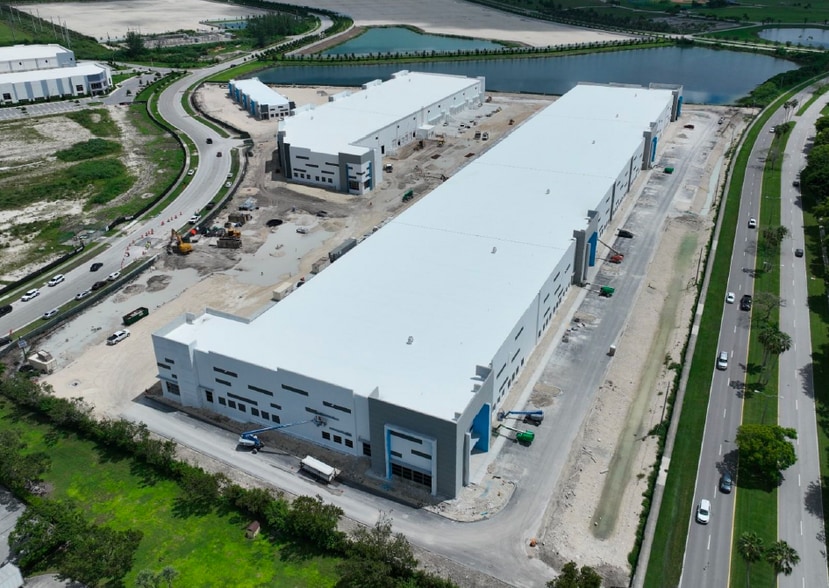 1001 Park of Commerce Blvd, Homestead, FL for lease - Building Photo - Image 3 of 13