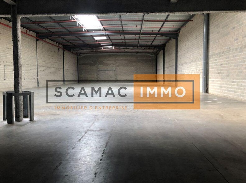 Industrial in Stains for lease - Interior Photo - Image 3 of 5