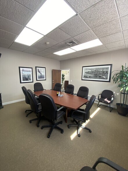 1200 Hempstead Tpke, Franklin Square, NY for lease - Interior Photo - Image 3 of 7