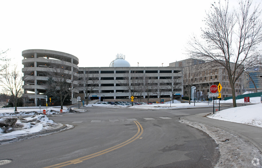 3366 Oakdale Ave N, Robbinsdale, MN for lease - Building Photo - Image 3 of 5