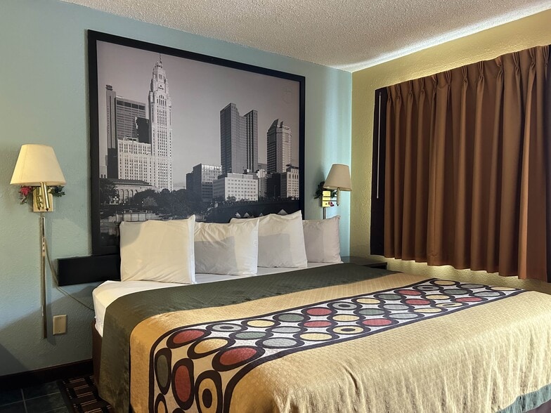 299 Adena Dr, Newcomerstown, OH for sale - Building Photo - Image 3 of 25