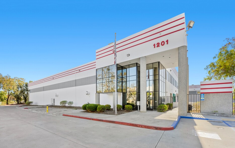 1201 Park Center Dr, Vista, CA for lease - Building Photo - Image 1 of 5