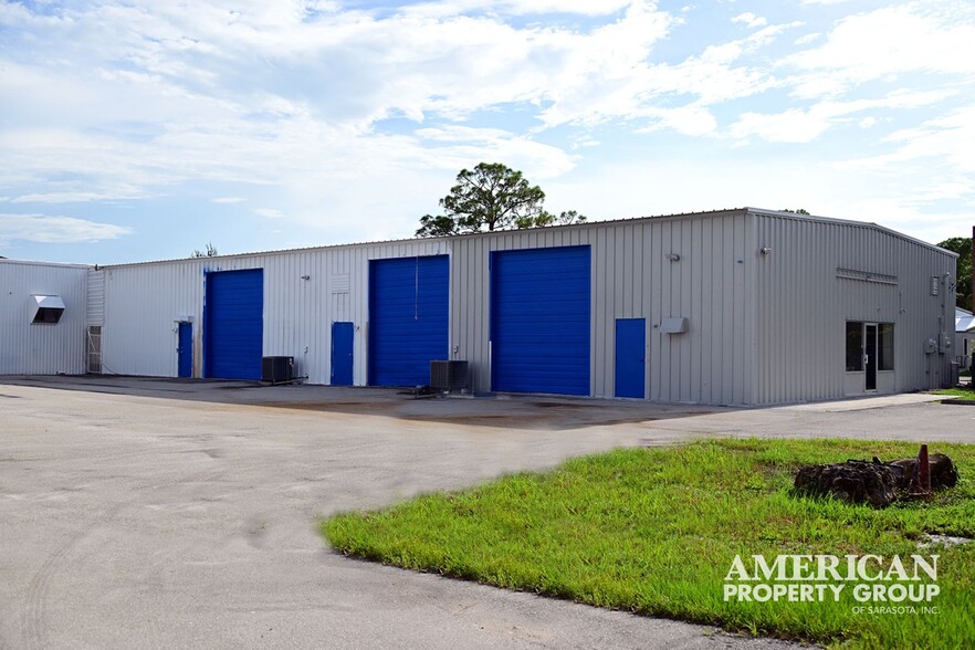 204 Center Rd, Fort Myers, FL for lease - Building Photo - Image 3 of 17