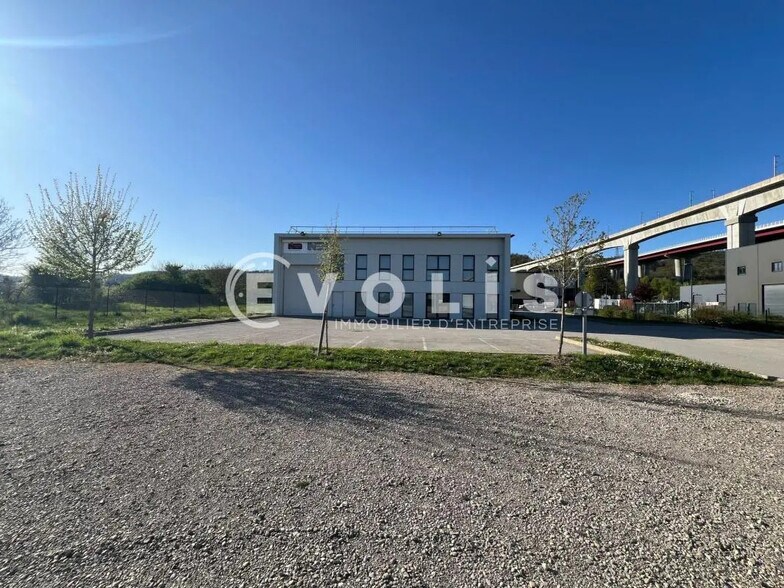 Flex in La Boisse for lease - Building Photo - Image 2 of 15