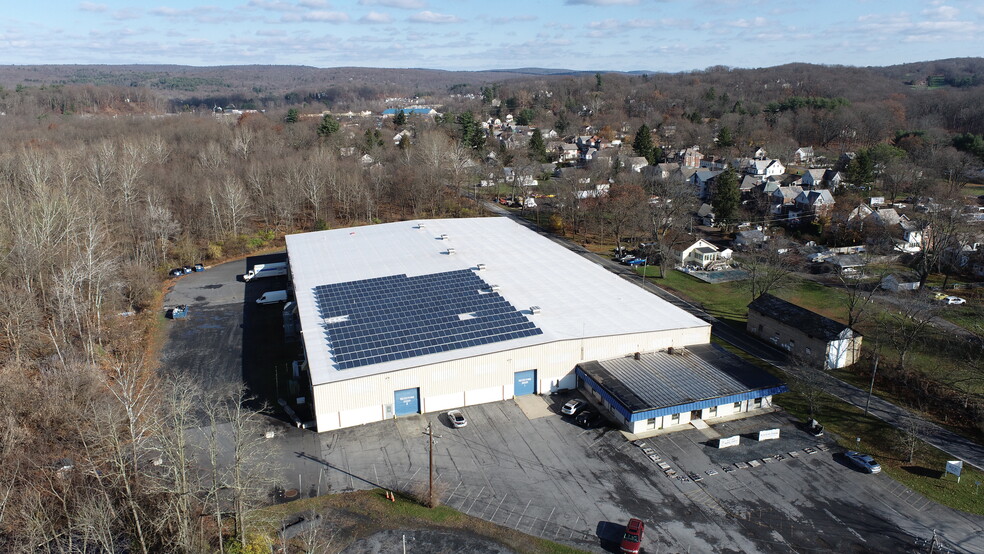 401 Oak St, East Stroudsburg, PA for lease - Building Photo - Image 1 of 12