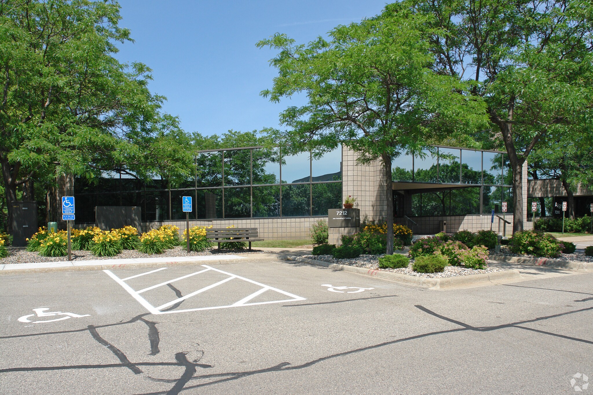 7210 Metro Blvd, Edina, MN for sale Primary Photo- Image 1 of 1