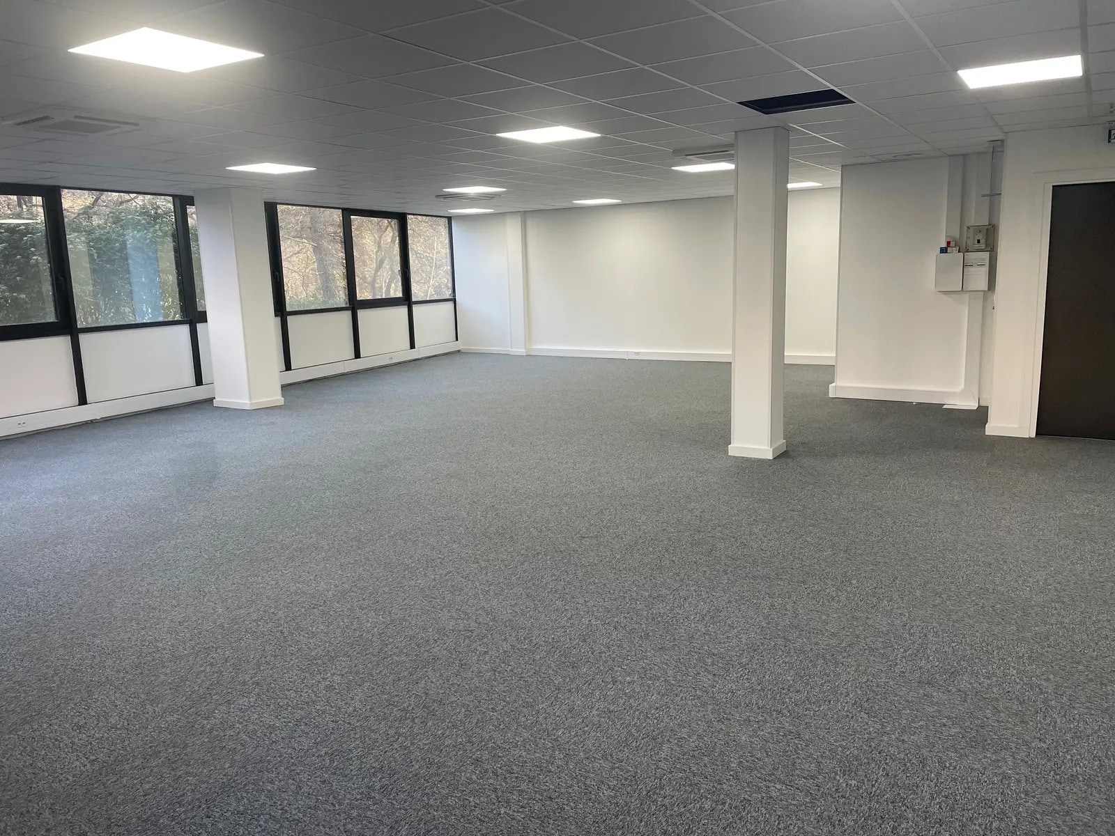 Office in Valbonne for lease Interior Photo- Image 1 of 5