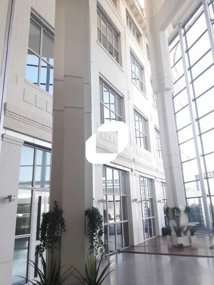 Office in Ivry-sur-Seine for lease - Building Photo - Image 2 of 8