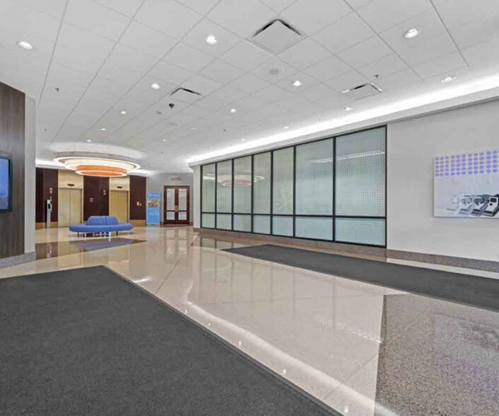 3030 Warrenville Rd, Lisle, IL for lease - Lobby - Image 3 of 6