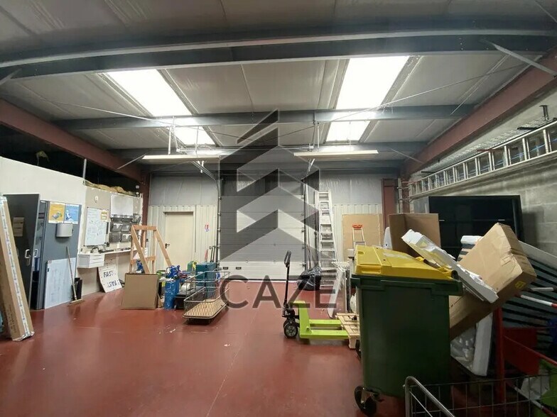 Industrial in Cenon for lease - Interior Photo - Image 1 of 6