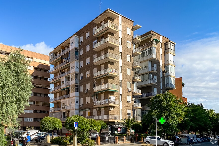 Calle de José de Cadalso, 90, Madrid, Madrid for lease - Primary Photo - Image 1 of 2