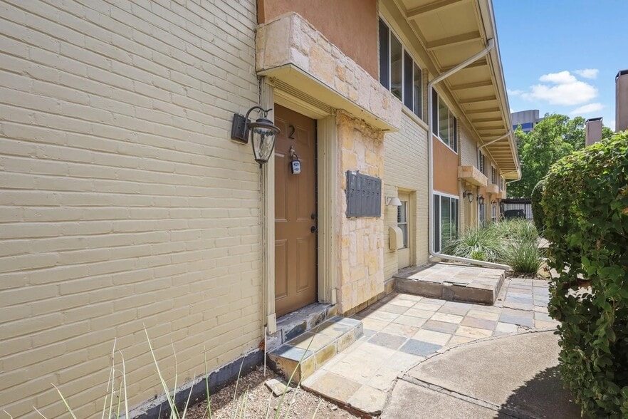 4136 Cole Ave, Dallas, TX for sale - Building Photo - Image 2 of 18