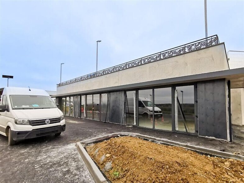 Retail in Saint-Hervé for sale - Building Photo - Image 2 of 5