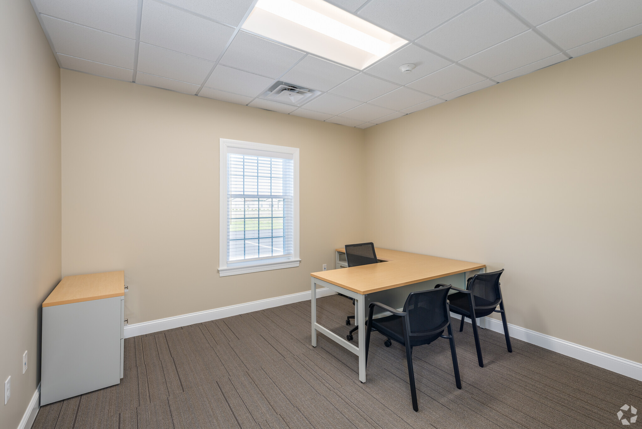 41 Romano Vineyard way, North Kingstown, RI for lease Interior Photo- Image 1 of 3