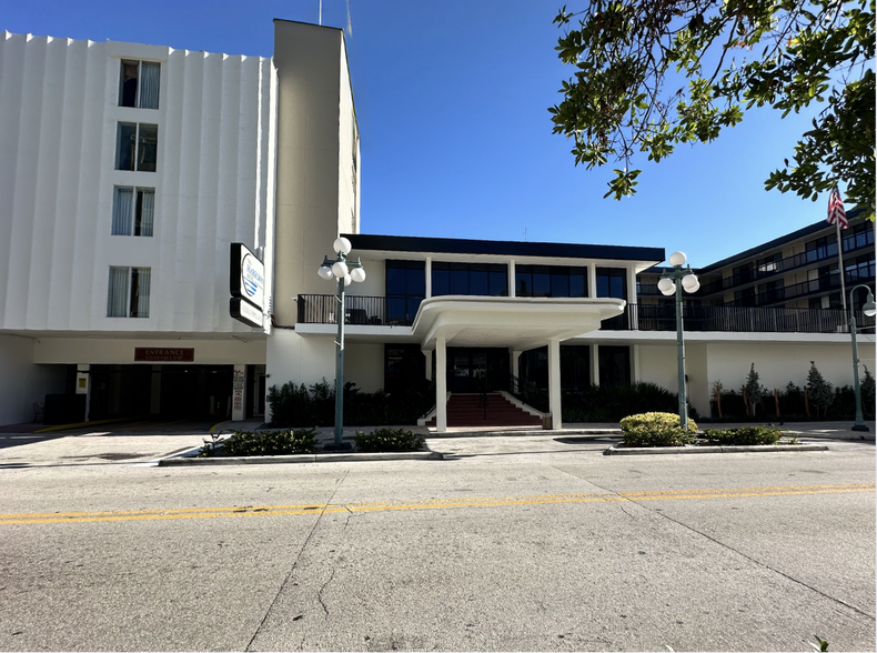 1925 Harrison St, Hollywood, FL for lease - Building Photo - Image 2 of 16