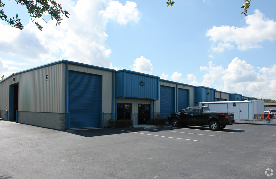 2320-2390 Airport Blvd, Sanford, FL for lease - Building Photo - Image 3 of 10