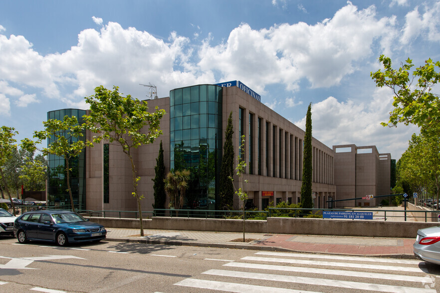 Calle Chile, 8, Las Rozas de Madrid, Madrid for lease - Building Photo - Image 3 of 7