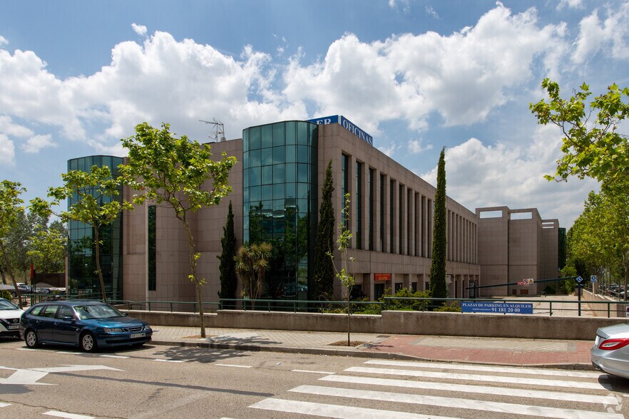 Calle Chile, 8, Las Rozas de Madrid, Madrid for lease - Building Photo - Image 3 of 7