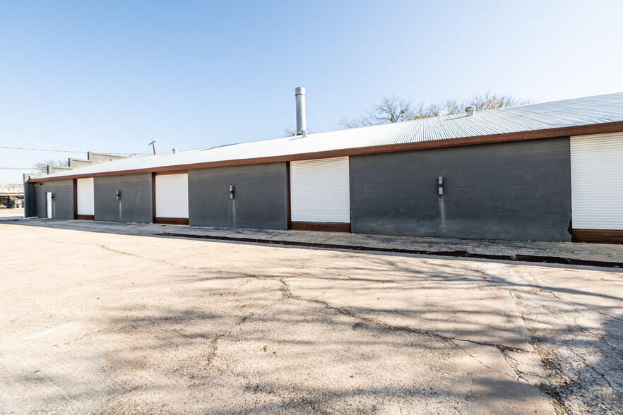 5005-5007 E Cesar Chavez, Austin, TX for lease - Building Photo - Image 3 of 14