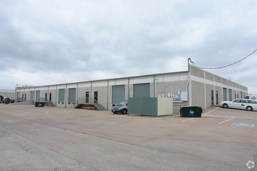 6400 Bradley Dr, Haltom City, TX for lease - Building Photo - Image 2 of 2