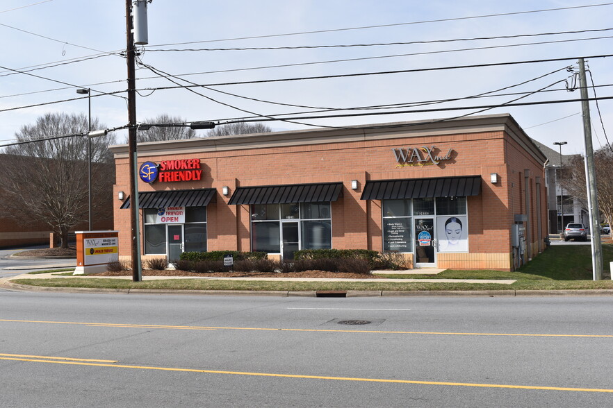 2923 N Center St, Hickory, NC for lease - Building Photo - Image 1 of 11