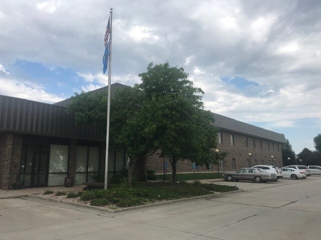 1515 N Sanborn Blvd, Mitchell, SD for sale - Building Photo - Image 1 of 1