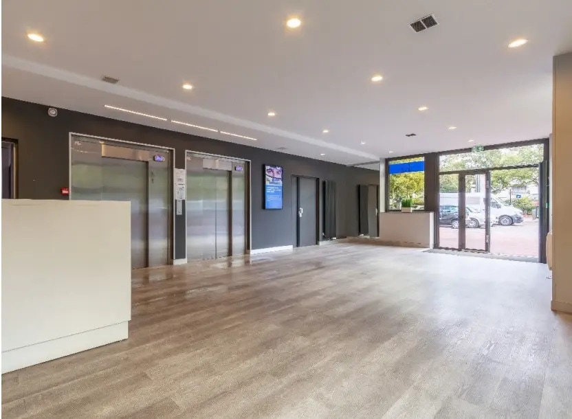 Office in Suresnes for sale Building Photo- Image 1 of 10