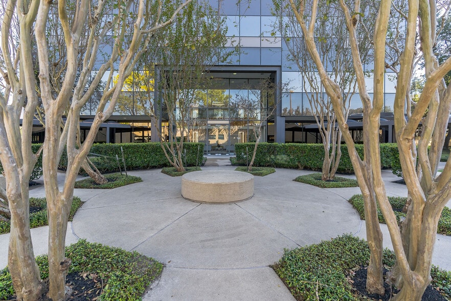 16420 Park Ten Place Dr, Houston, TX for lease - Building Photo - Image 3 of 34