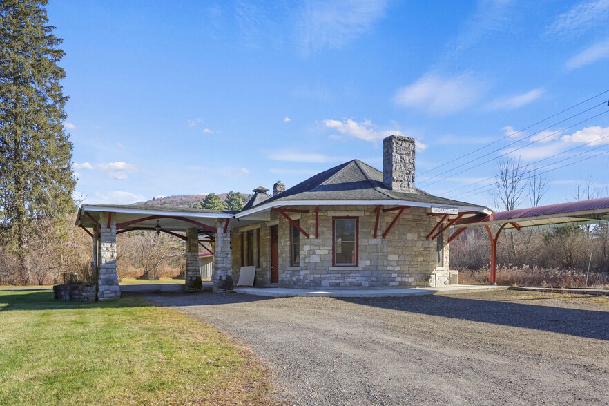 2 Depot St., Stockbridge, MA for lease - Building Photo - Image 2 of 9