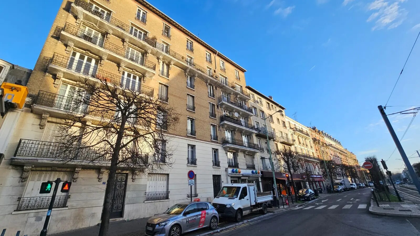 Office in Saint-Denis for sale Building Photo- Image 1 of 46