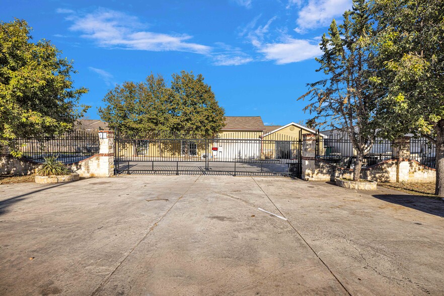 6926 E Sunbelt Dr, San Antonio, TX for sale - Primary Photo - Image 1 of 1